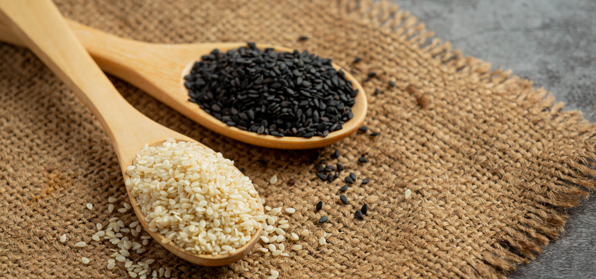black-vs-white-sesame